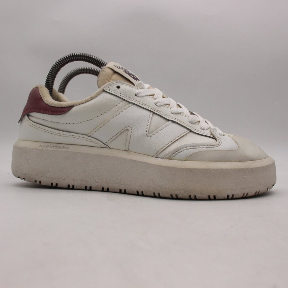 New Balance Sneaker Womens 8.5 D Mens 7 D White CT302LI Lace Up Casual